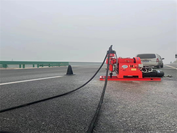 伊通马路路基路面开裂下沉注浆加固灌浆